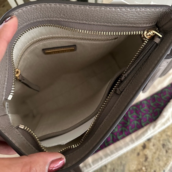 New Tory burch Thea Swingpack crossbody / shoulder bag / 2 straps in gray color - Picture 7 of 14